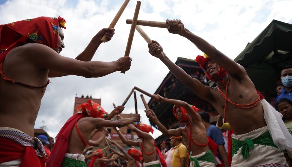 घिन्ताङघिसी नाचसहित टोलटोलबाट  निकालियोे गाईजात्रा